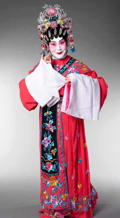 mngate-opera-5mar-wwong1771