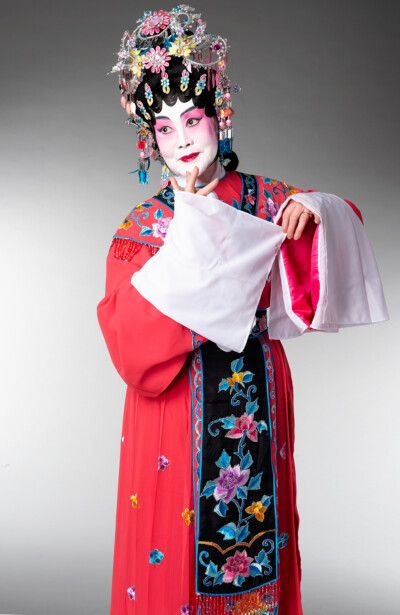 mngate-opera-5mar-wwong1776