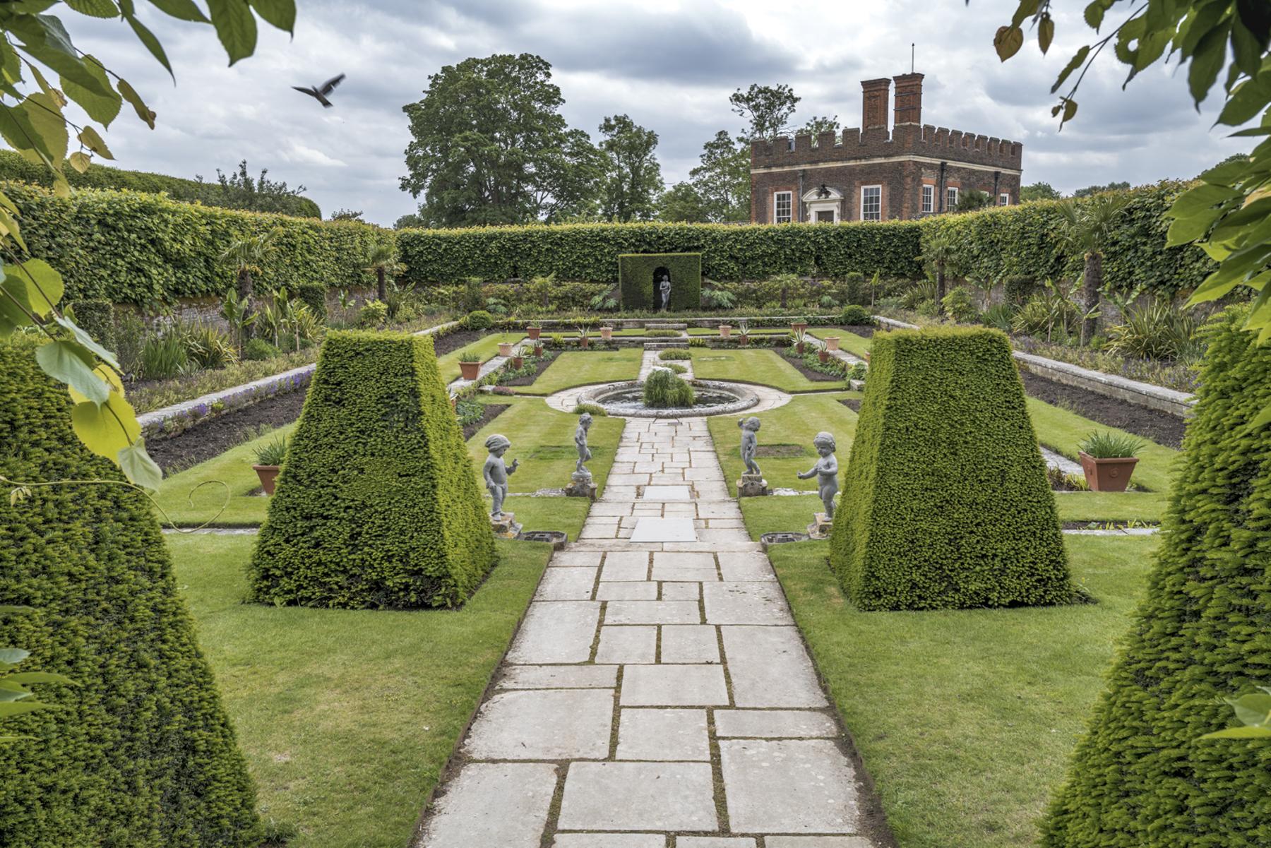 hampton-court-palace-6