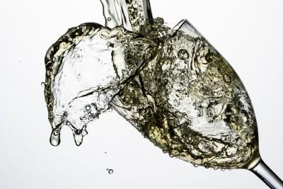 Water Splash Wine Glass