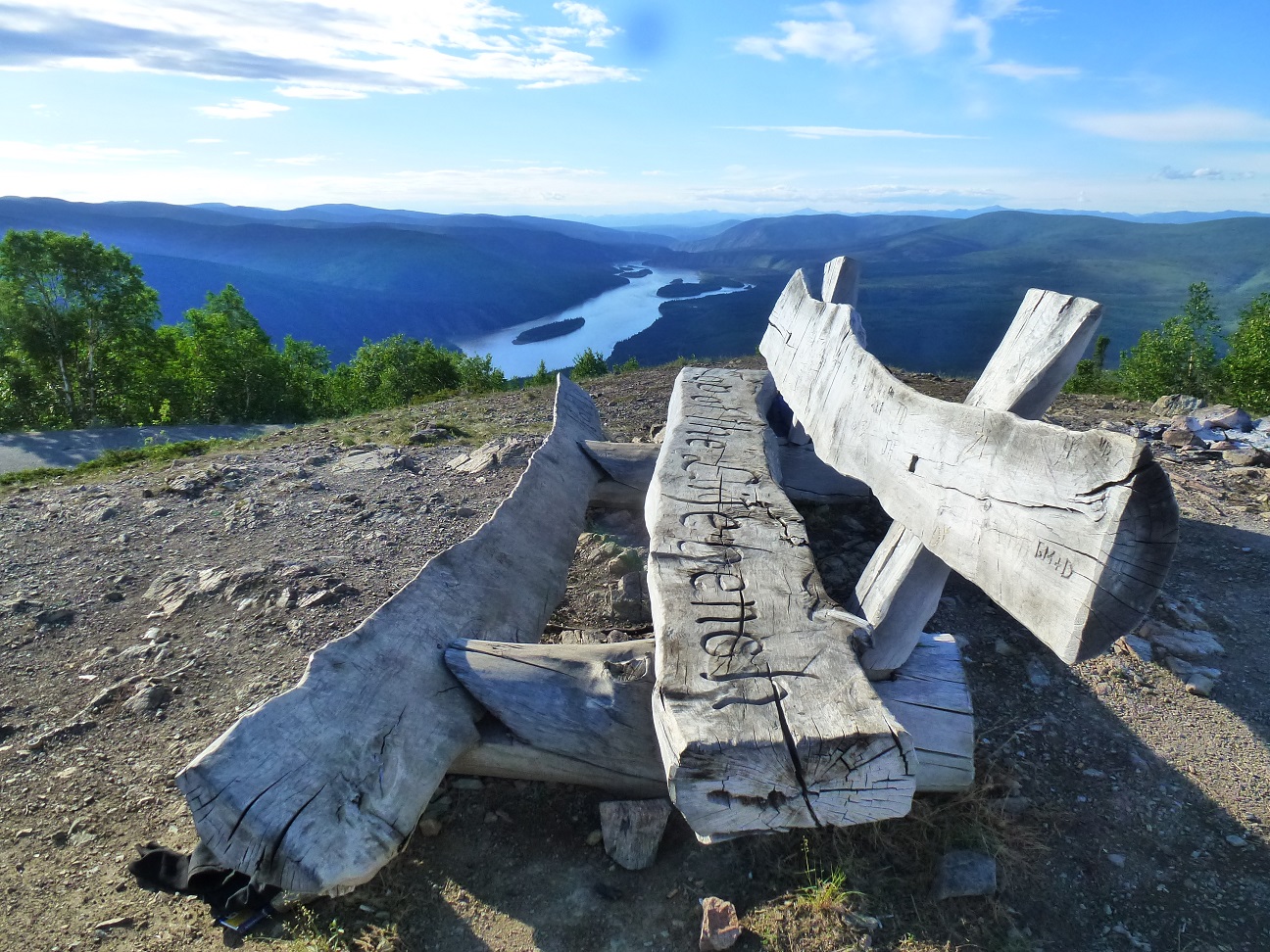 midnight-dome-view-point-over-dawson-city-yukon