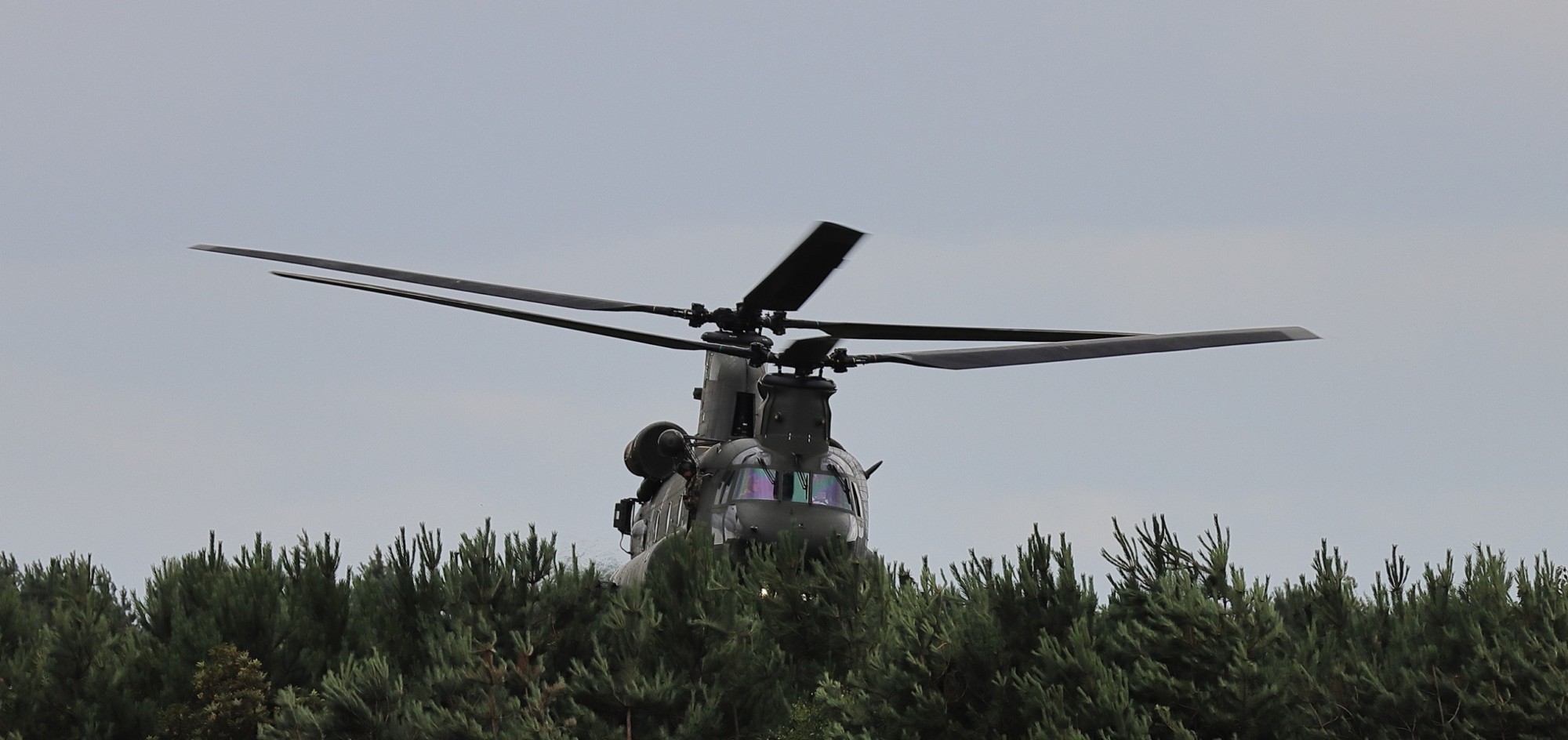 army-helicopter-manoeuvres-at-altcar-near-formby