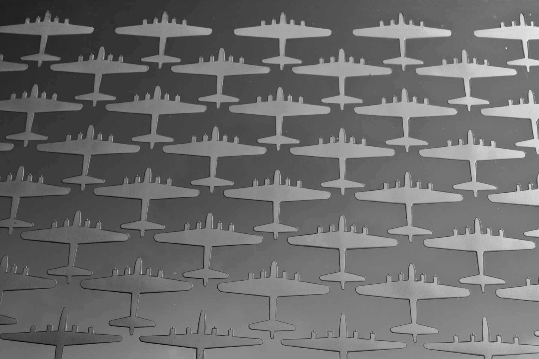 duxford-aviation-museum-ww2-aircraft-etched-on-to-a-vertical-plate-glass