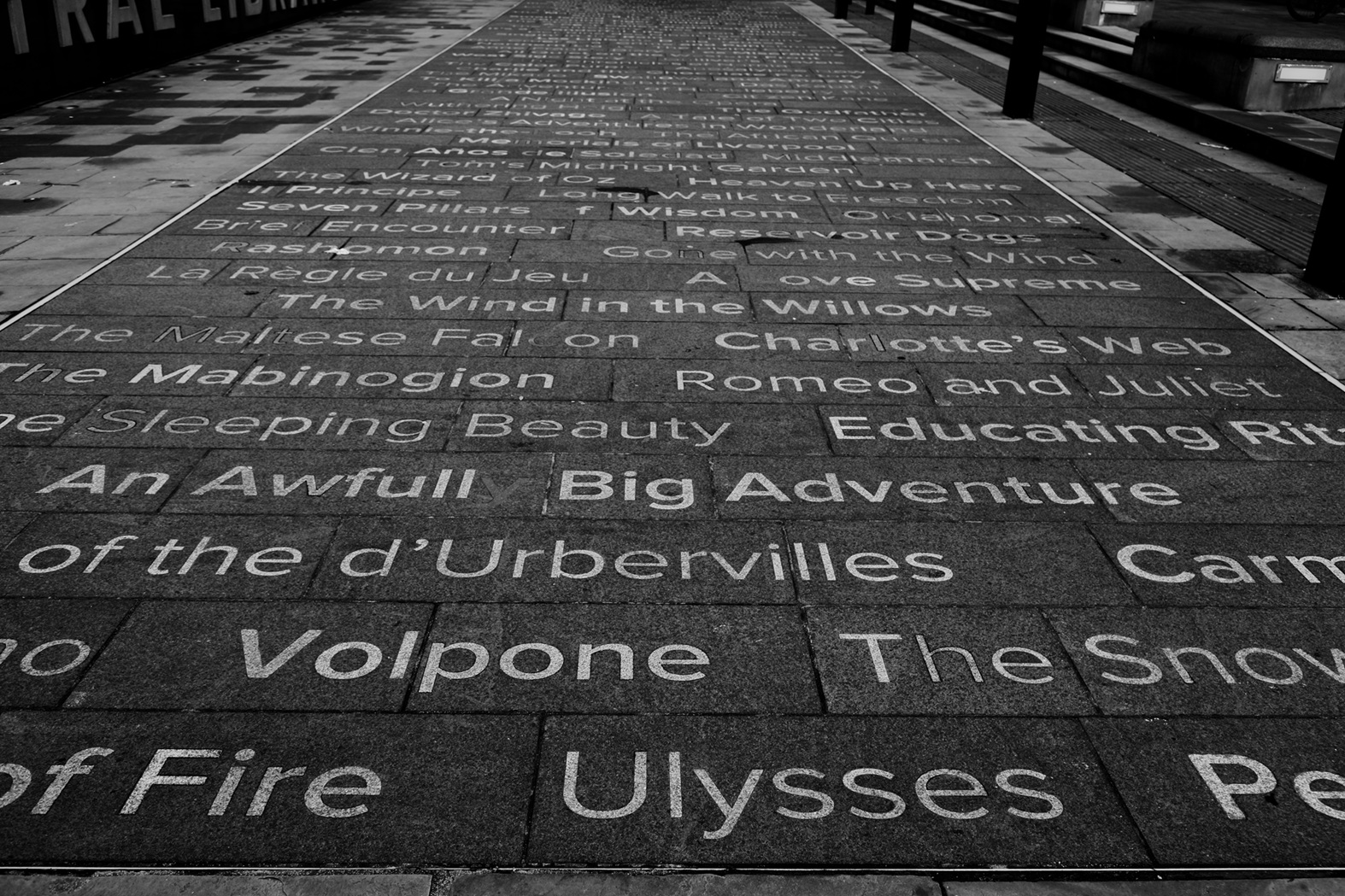entrance-to-the-liverpool-museum